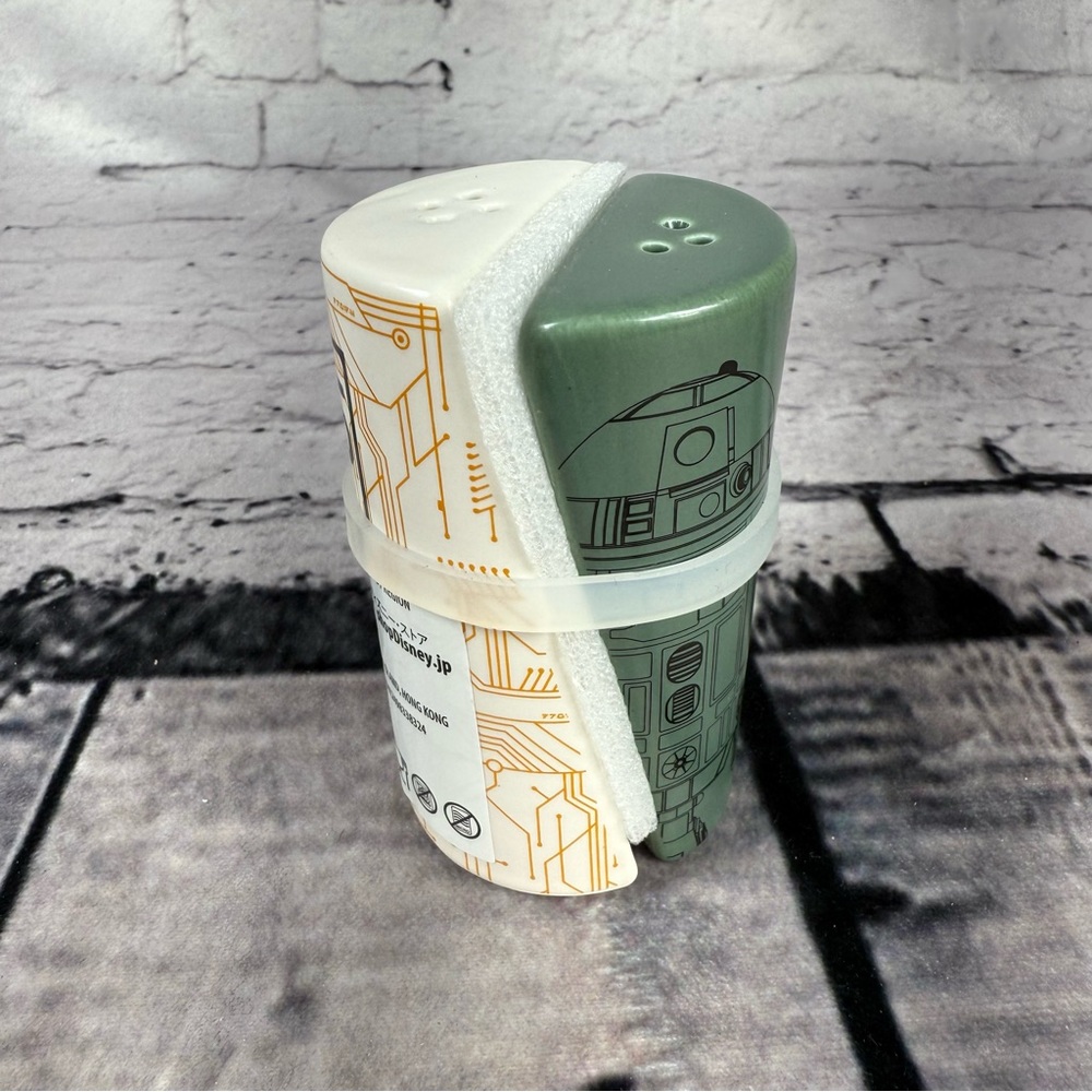 Star Wars Droid Depot Salt and Pepper Shakers Set Disney Parks Disneyland